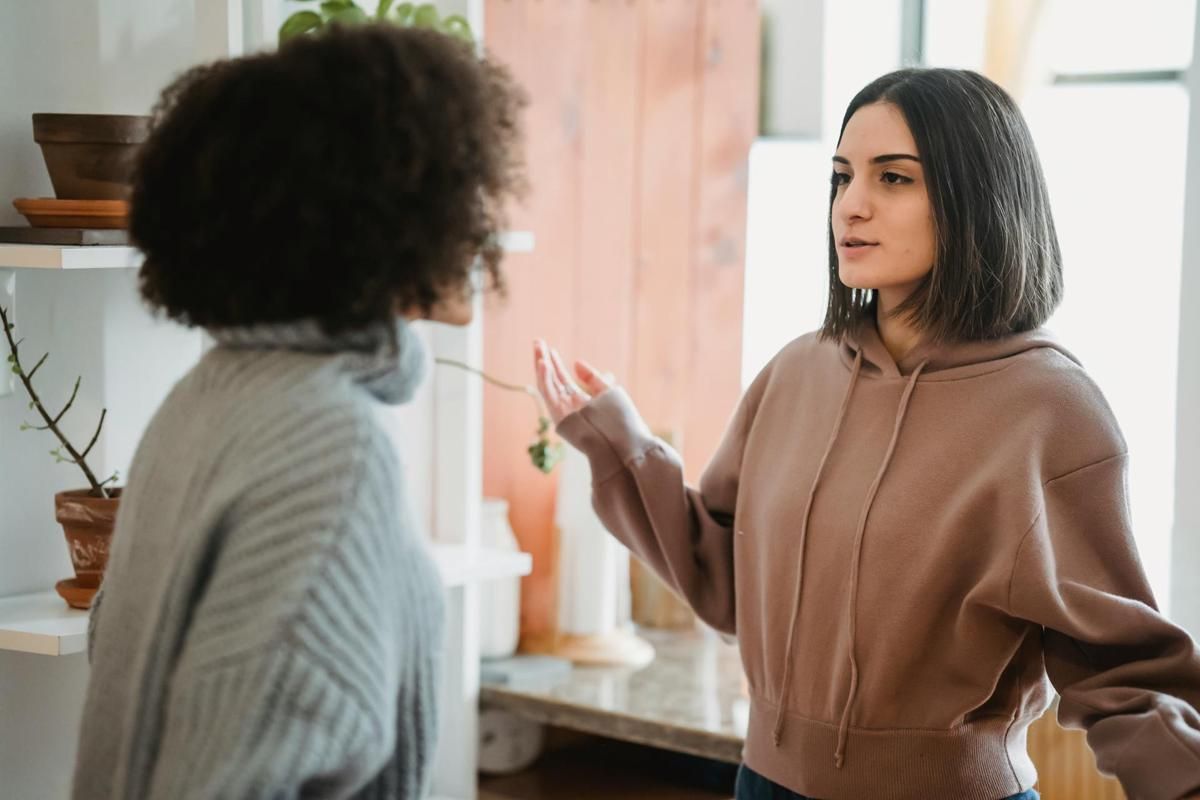 7 Cara Menanggapi Teman yang Sering Passive-Aggressive, Kamu Pernah?