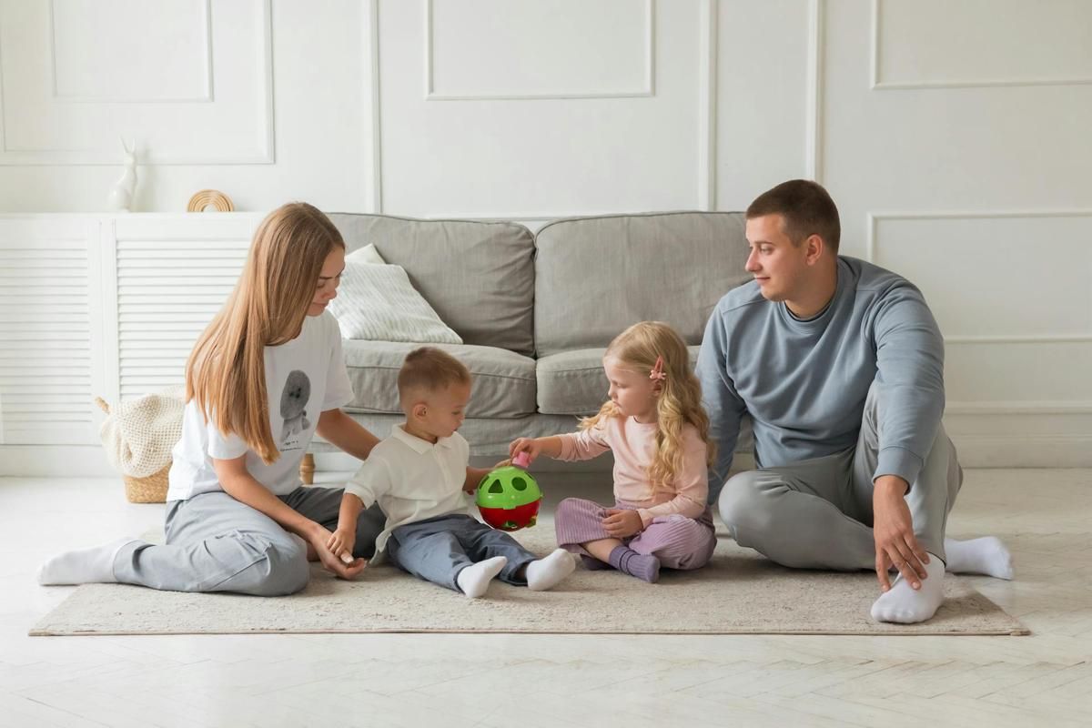 5 Tips Merawat Adik Tanpa Membuat Kakak Cemburu