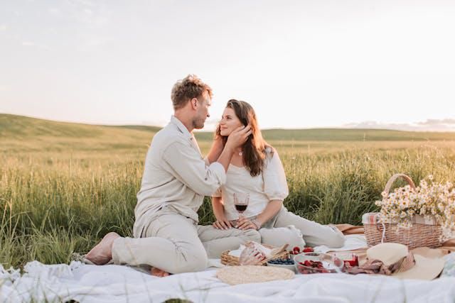 5 Tips Romantis Berkencan Kembali dengan Istri setelah Menikah