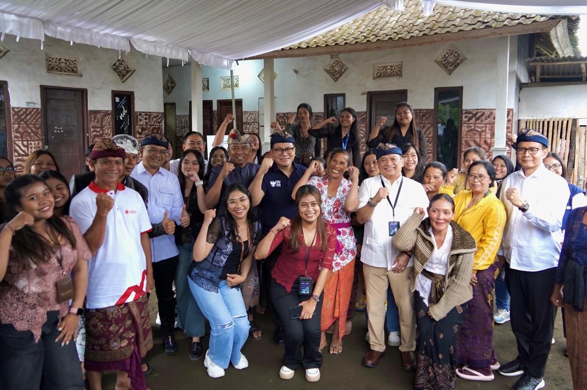 Dorong Ekonomi Perempuan, Wamen BUMN Kunjungi Nasabah PNM Mekaar di Bali