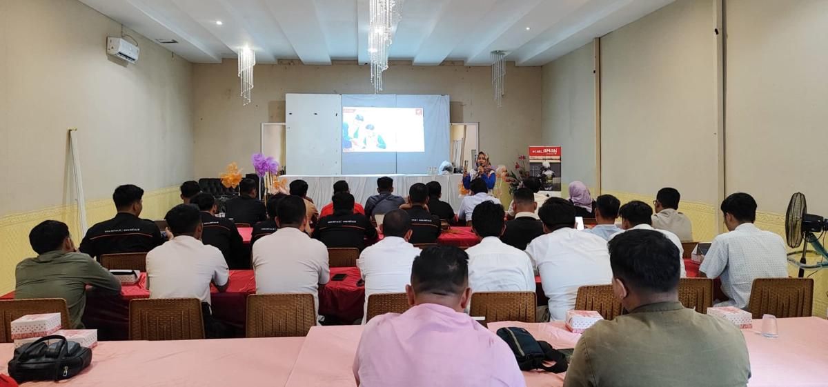 Karyawan Perusahaan Leasing di Tebing Tinggi Ikut Edukasi Safety Riding