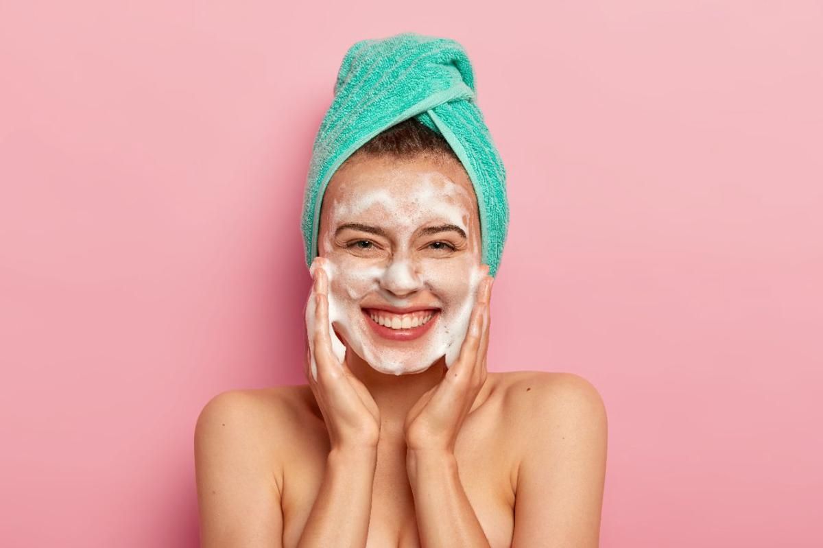 8 Facial Wash untuk Kulit Berminyak dan Kusam, Mencerahkan!