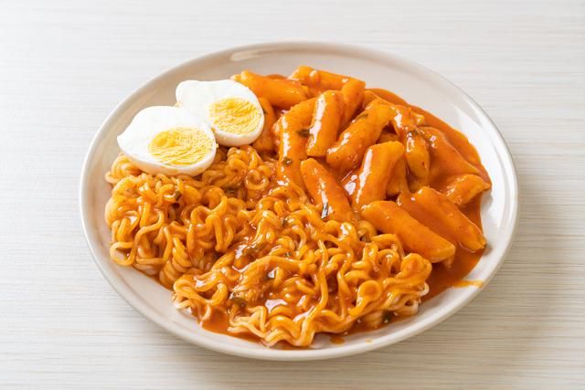 5 Trik Masak Rabokki agar Ramyeon Tidak Lembek dan Hancur