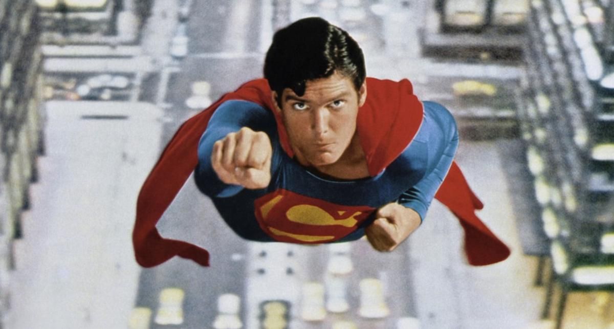 Bagaimana Superman Terbang? Ini Penjelasan Lengkapnya