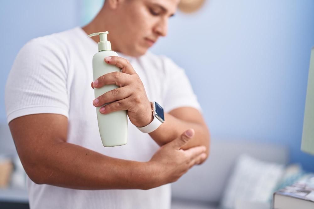 5 Area Tubuh Pria yang Harus Diberi Moisturizer Juga, Cek Bro!
