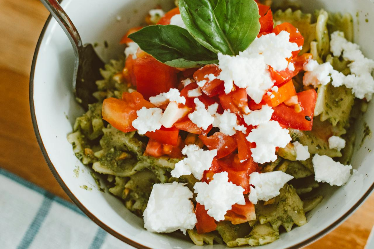 Resep Salad Pasta ala Mediterania, Biar Makan Siang Gak Ngebosenin!