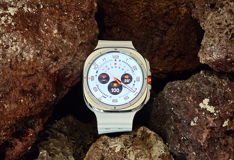 Galaxy Watch Ultra vs Apple Watch Series 10, Mana yang Lebih Unggul?