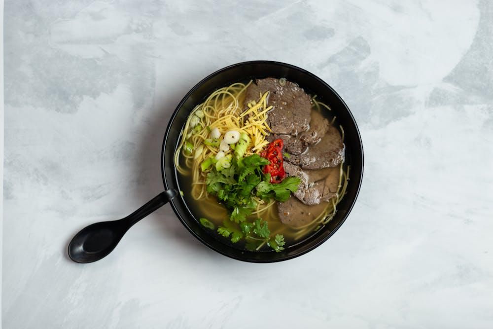 Kenapa Pho Selalu Dilengkapi dengan Daun Ketumbar? Ini Alasannya