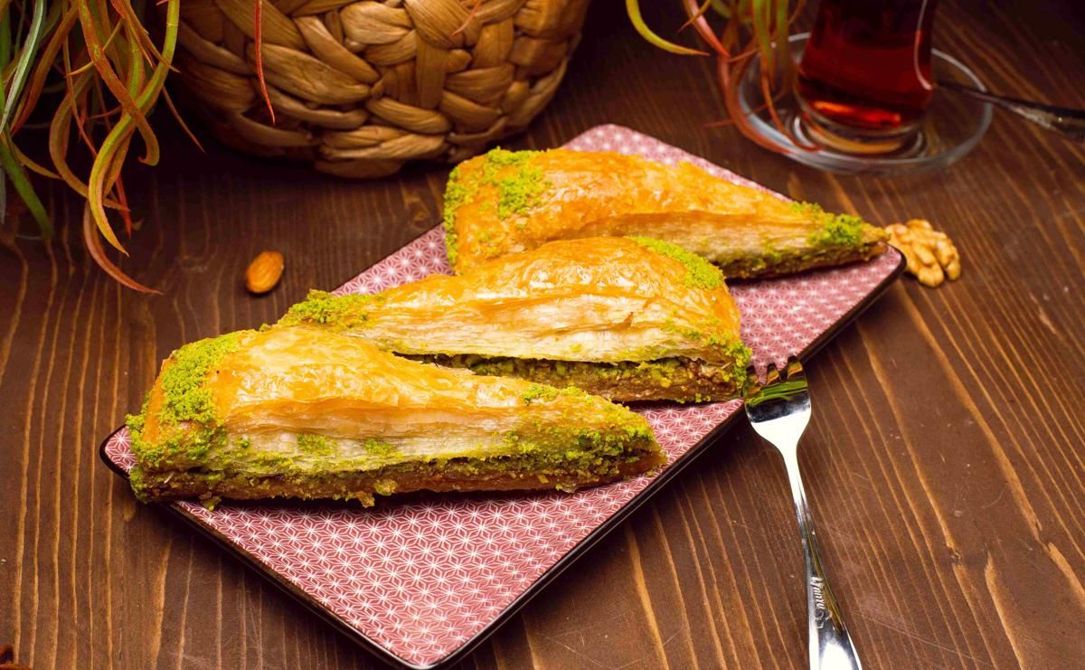5 Tips Membuat Baklava yang Renyah Berlapis dan Gak Lembek Kena Sirup