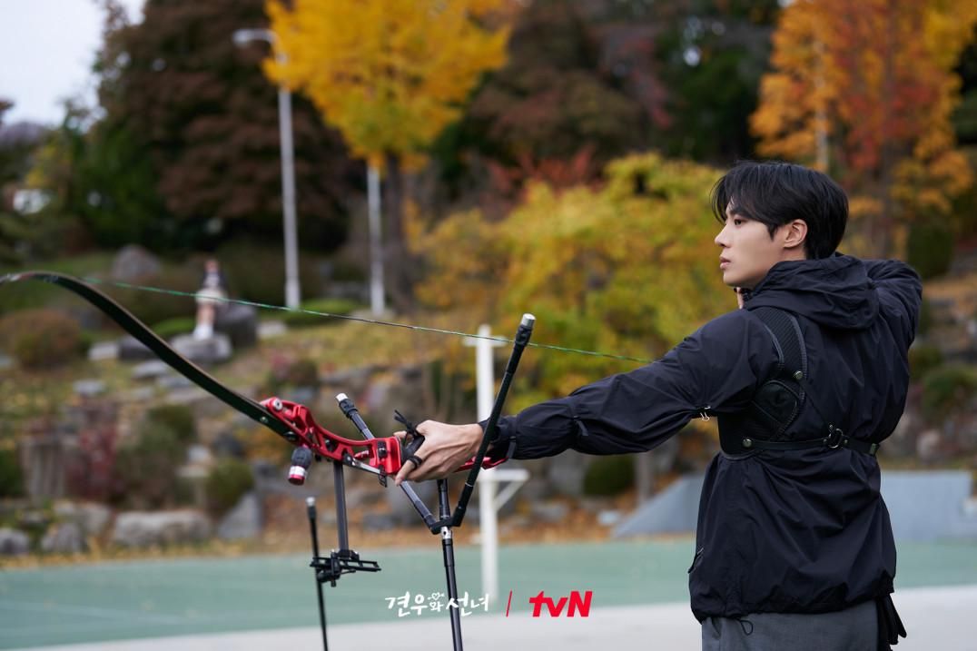 7 Alasan Gyeon Woo Mau Aktif Memanah Lagi di Drakor Head Over Heels