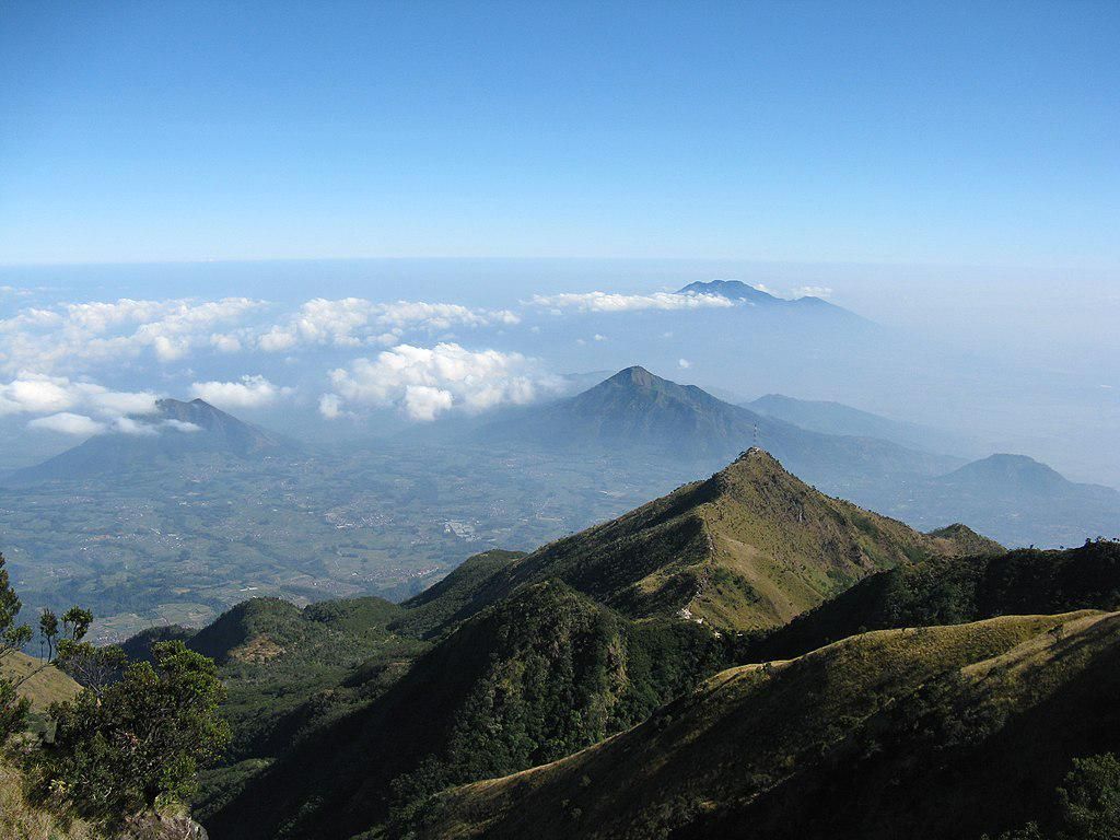 5 Gunung di Indonesia yang Gak Disarankan untuk Tektok