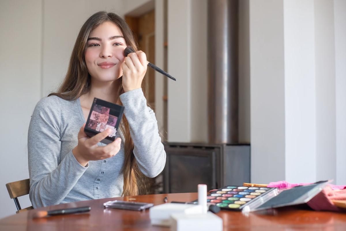 5 Tips Makeup Sunburn Blush, Bikin Wajah Lebih Fresh dan Percaya Diri!