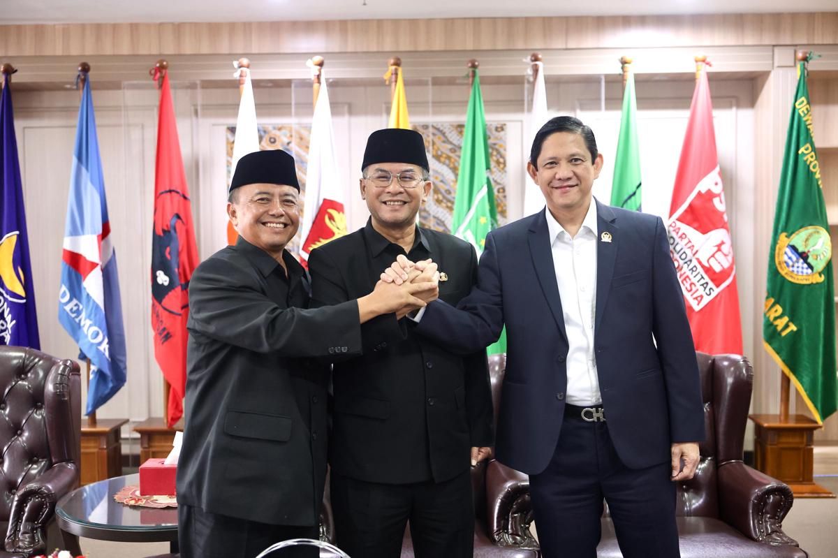 Erwan Salam Pipi dengan Sekda Herman di DPRD Jabar, Peluang Damai? 
