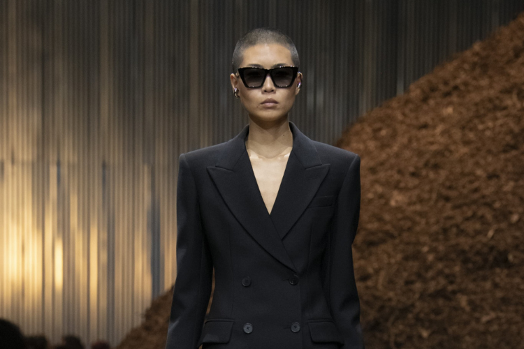Gaya May Hong saat Catwalk, Pengisi Suara Mira di "KPop Demon Hunters"