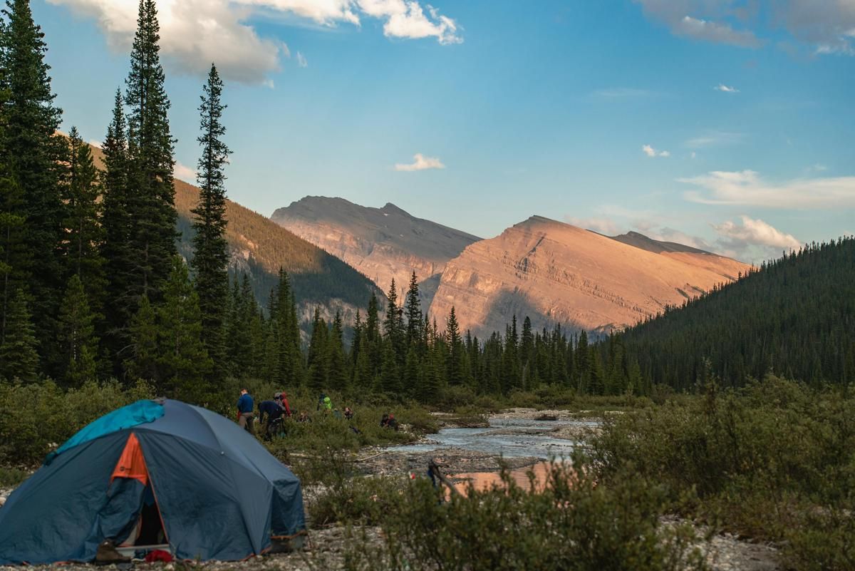 6 Cara Simpel Biar Gak Masuk Angin Saat Camping di Tempat Tinggi!