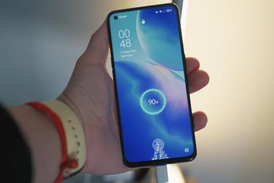 Apakah Mengisi Daya Smartphone Semalaman Berbahaya?