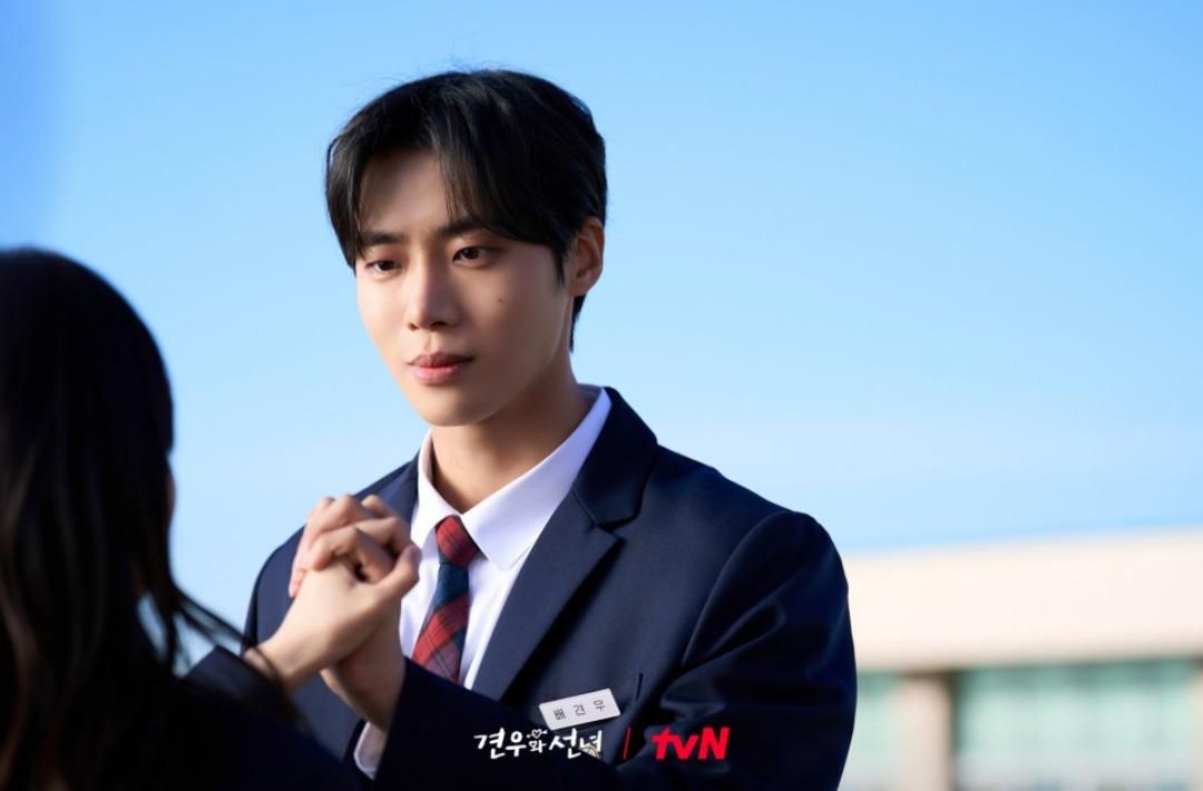 3 Karakter Support System Bae Gyeon Woo di Head Over Heels