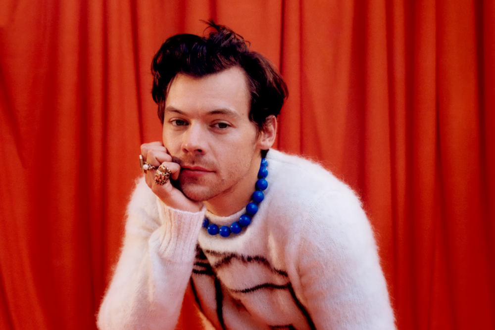 Kepergok Ciuman, Harry Styles Punya Hubungan Spesial dengan Ella Kenny?
