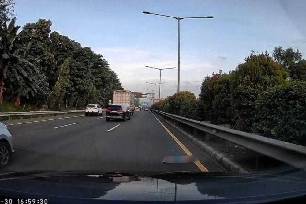 Kronologi Anak Terjatuh dari Bus di Jalan Tol JORR dan Nyaris Tertabrak