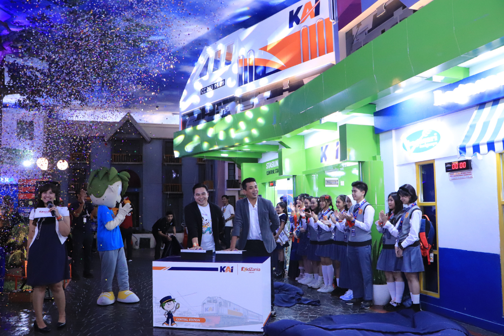 Ajak Anak Mengenal Transportasi Umum, Belajar untuk Tertib & Mandiri