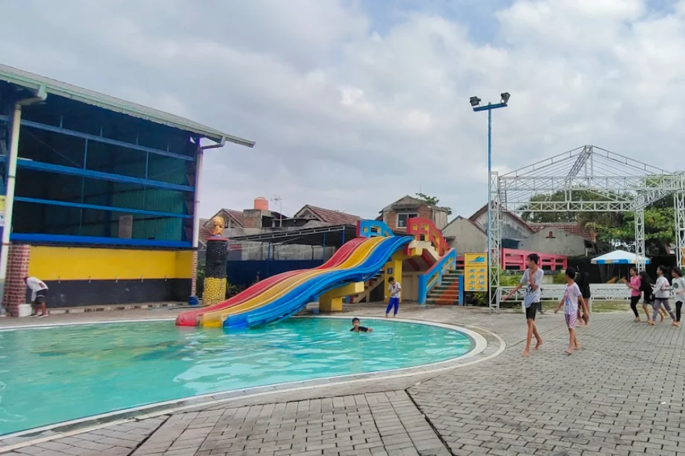 Wisata Keluarga di Kolam Renang THB Bekasi