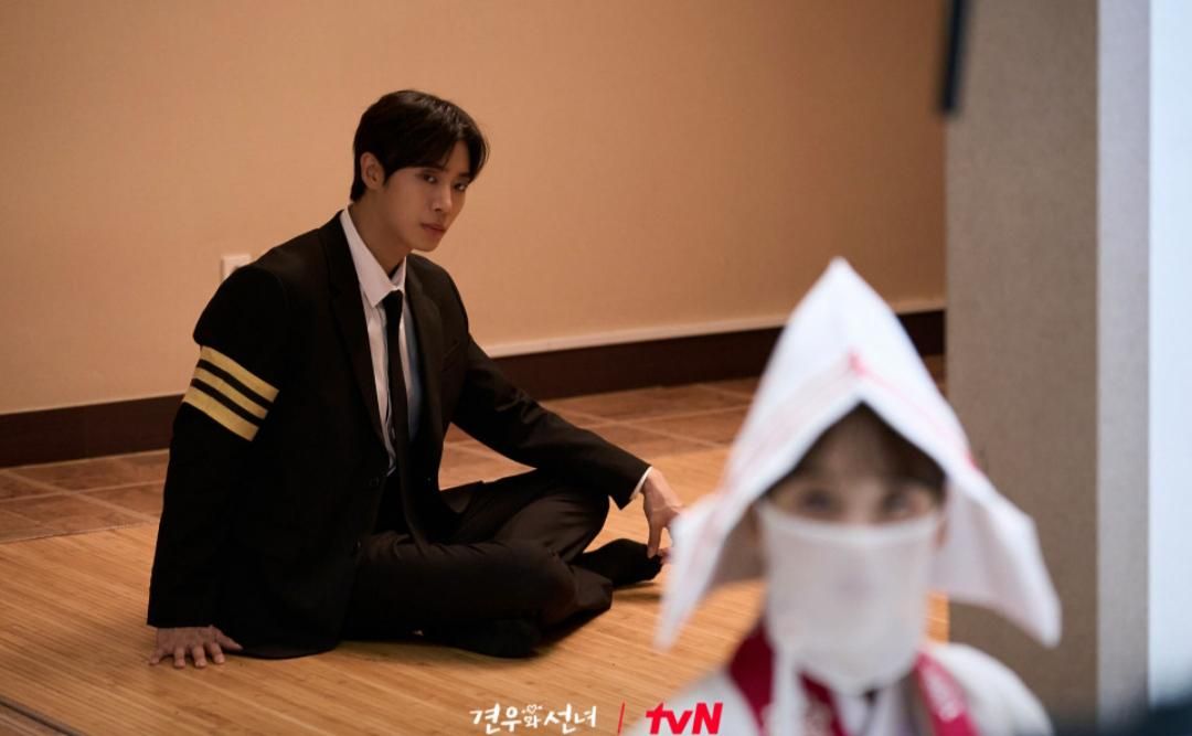 7 Alasan Bae Gyeon Woo Membenci Dukun di Drakor Head Over Heels
