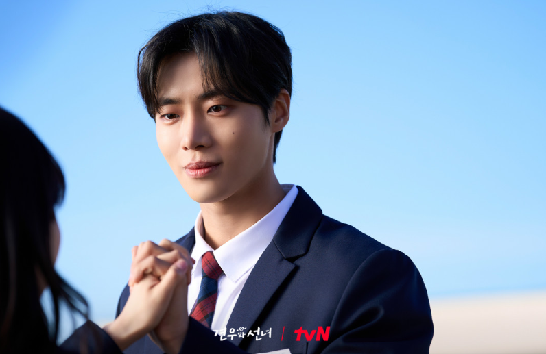 7 Keberuntungan Bae Gyeon Woo di Head Over Heels, Punya Penyelamat!