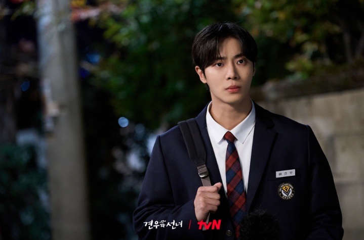 3 Kunci Keselamatan bagi Bae Gyeon Woo di Drama Korea Head Over Heels 