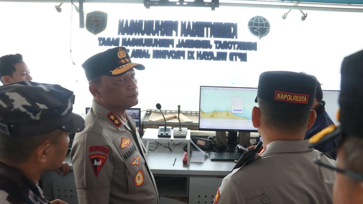 6 Kapal dan 1 Helikopter Dikerahkan Polisi Cari Korban di Selat Bali
