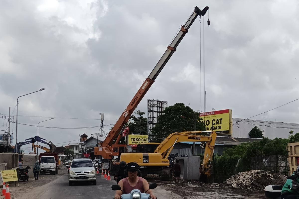 Jalan Teuku Umar Barat Direkonstruksi, Hati-Hati Berkendara!