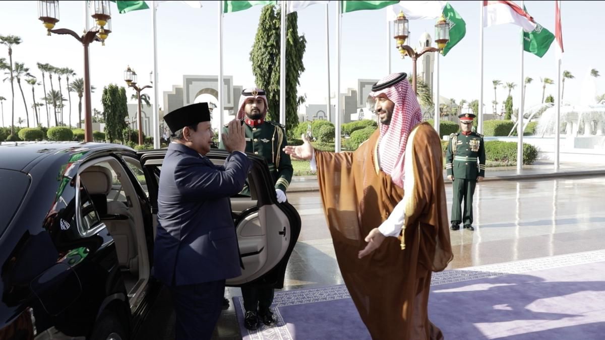 Pasukan Berkuda Putih Sambut Kedatangan Prabowo di Istana Arab Saudi