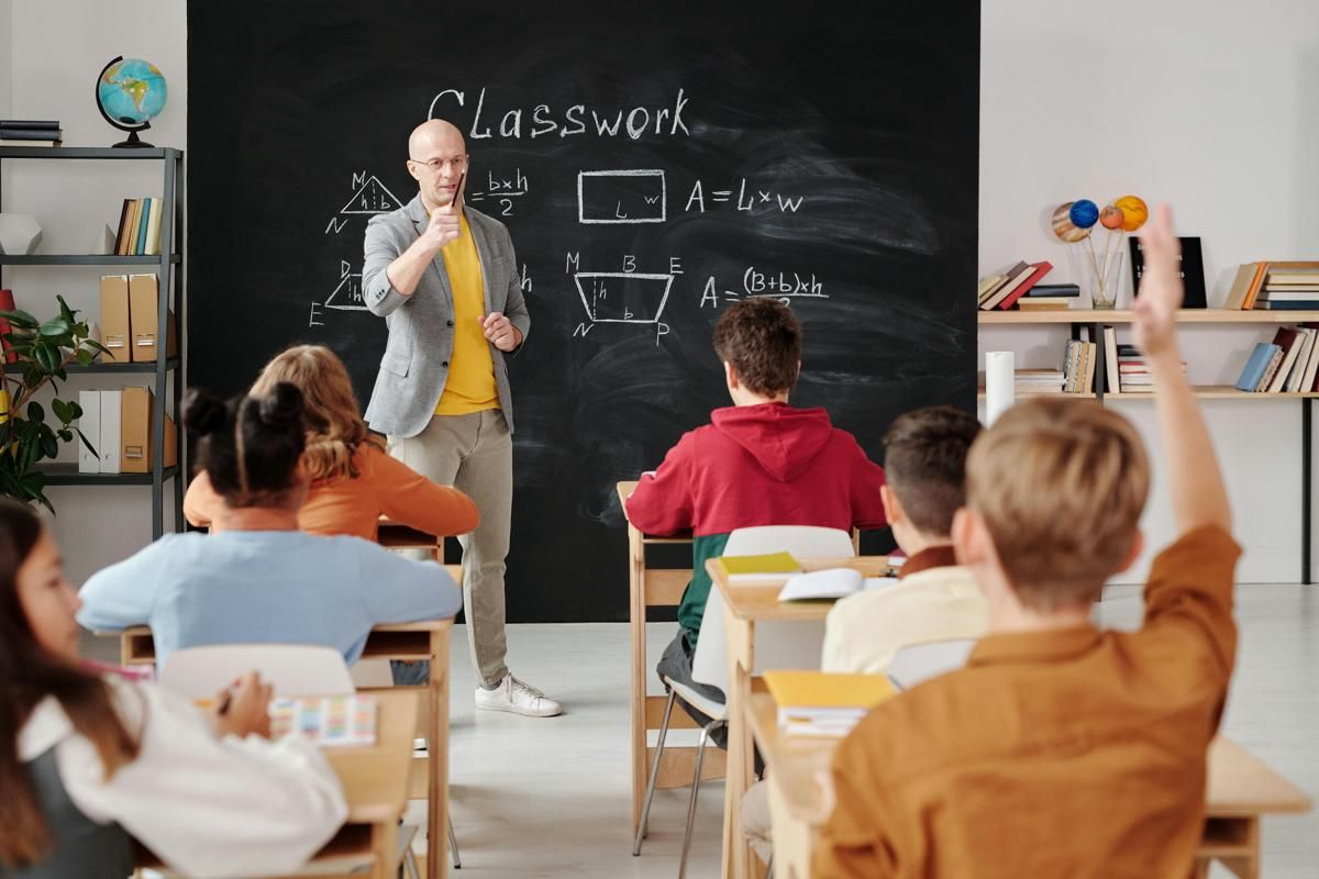 5 Contoh Tema Esai Pendidikan di Era Digital
