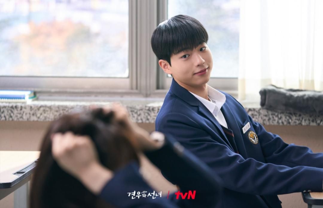 7 Bukti Pyo Ji Ho Cowok Green Flag di Drakor Head Over Heels