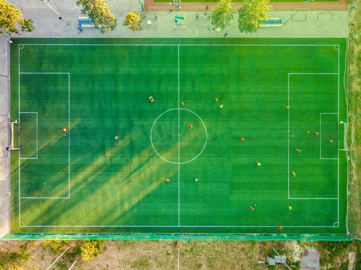 Bagaimana Lokasi Geografis Membentuk Gaya dan Budaya Klub Sepak Bola?