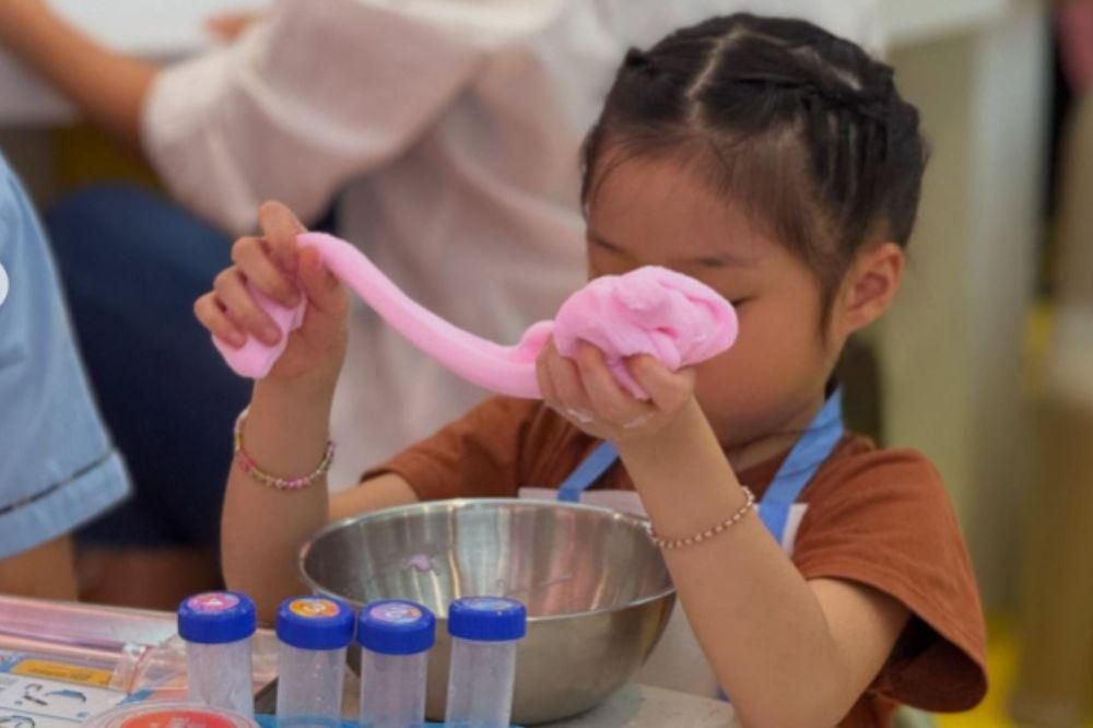 Slime Lab: Tempat DIY Slime untuk Anak di Serpong, Cara Seru Melatih Motorik!
