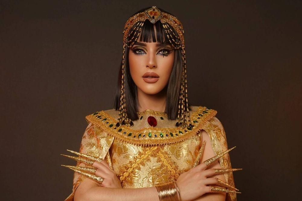 6 Potret Tranformasi Influencer Ikut Tren Cleopatra Makeup, Menawan!