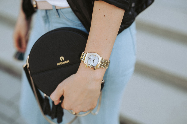 11 Rekomendasi Jam Tangan Aigner Perempuan Warna Gold yang Elegan