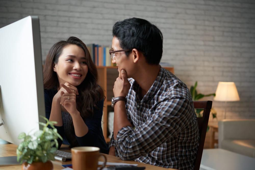 8 Kebiasaan Kecil yang Memicu Perselingkuhan di Kantor, Apa Saja?