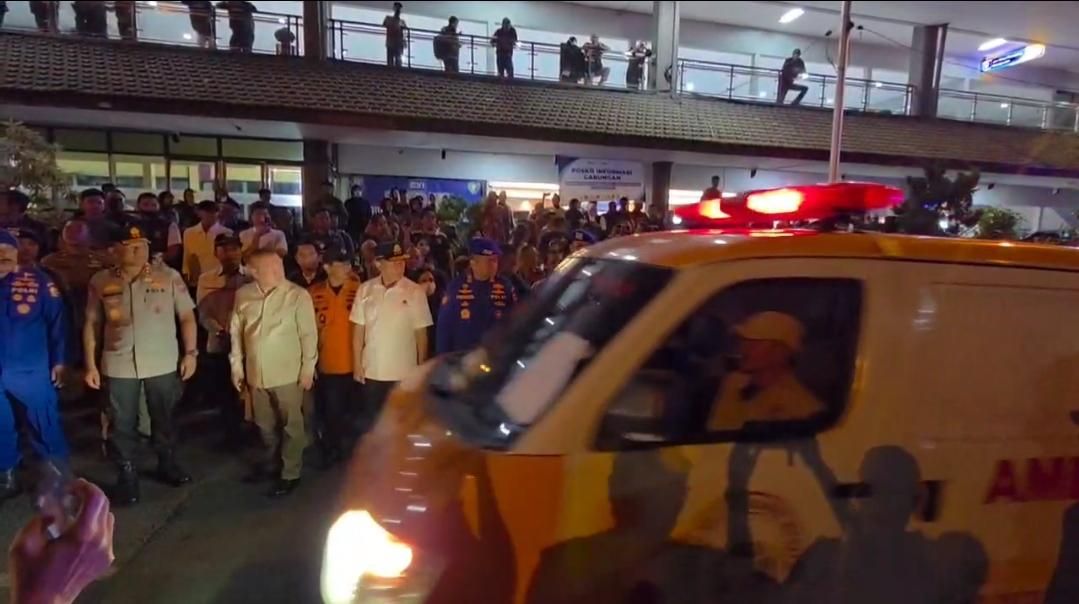 Basarnas Serahkan 6 Jenazah KMP Tunu Pratama Jaya ke Keluarga