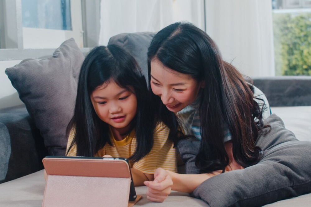 Pengunaan Tablet dengan Tepat Bisa Perkuat Bonding Orangtua dan Anak