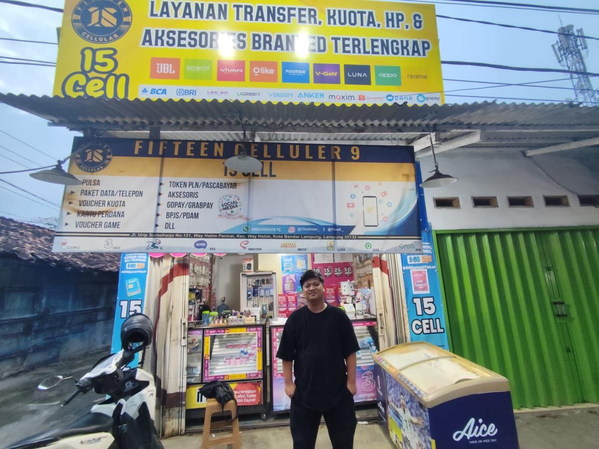 Cerita Anak Muda Lampung Omzet Ratusan Juta dari Konter Seluler