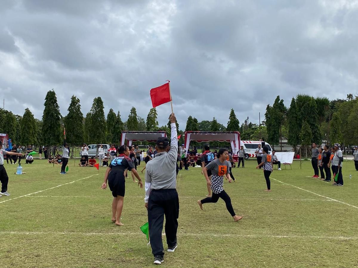 Perempuan Gen Alpha se-Bali Ikut Kompetisi Olahraga Tradisional Hadang