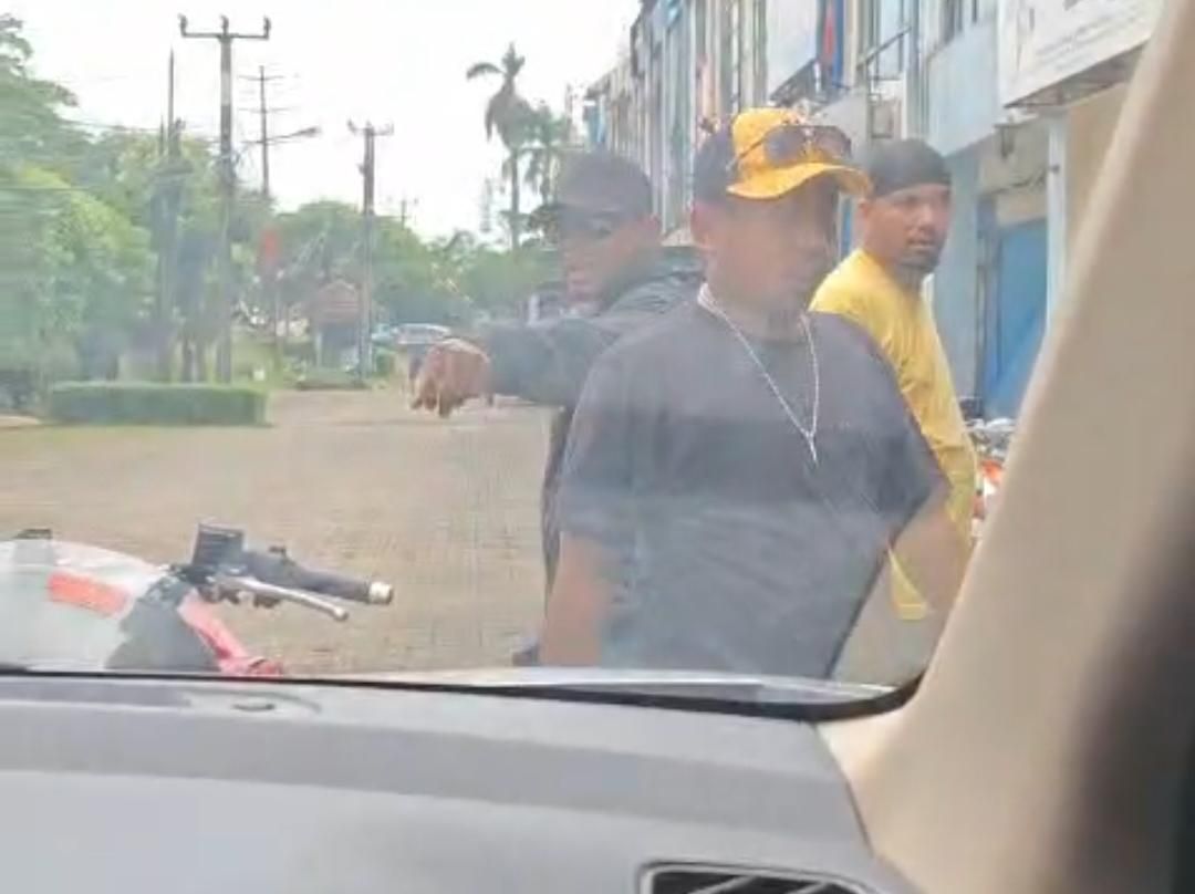 Kelompok Debt Collector di Bekasi Ancam Bakar Mobil Milik Seorang Pria