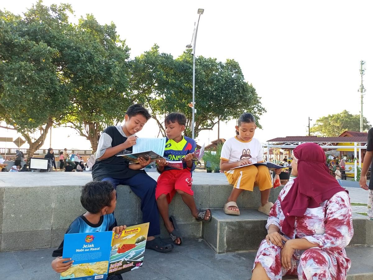 Melek Digital tapi Buta Huruf, Pegiat Literasi Soroti Peran Keluarga