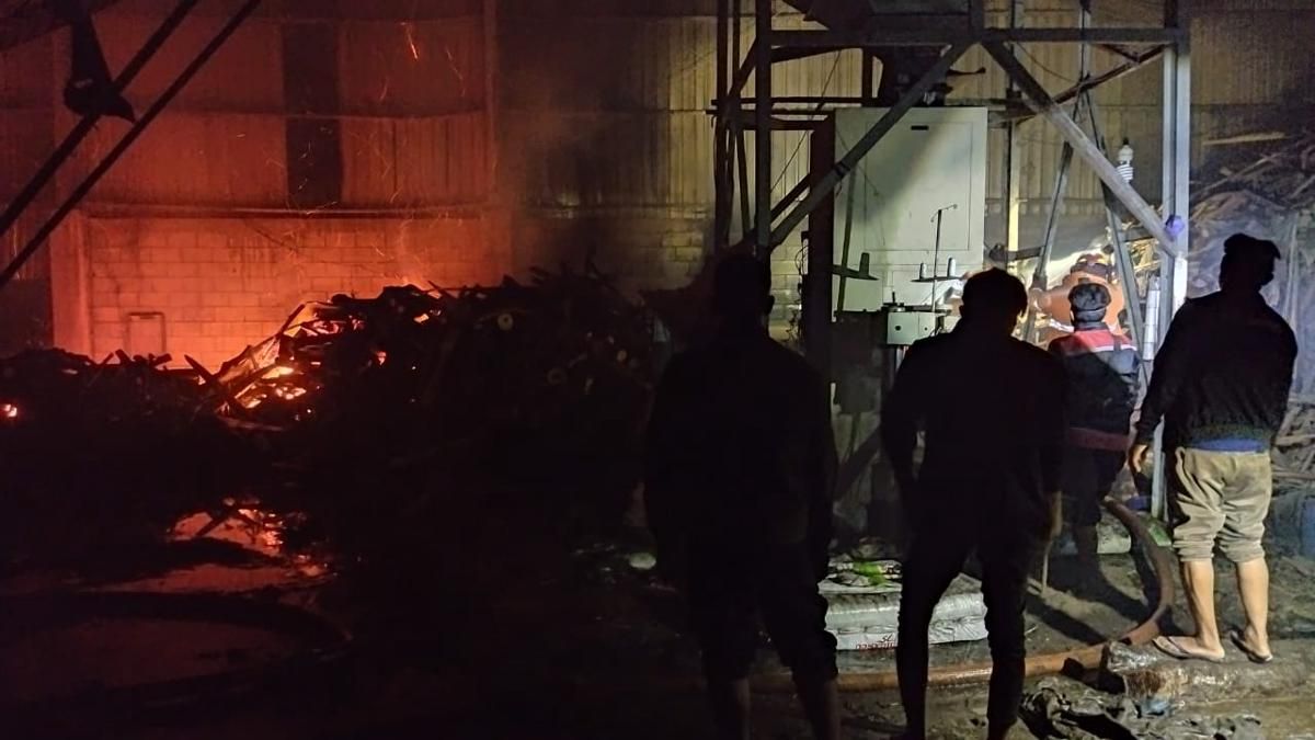 Pabrik Pupuk Petroganik di Ngawi Ludes Terbakar Hebat
