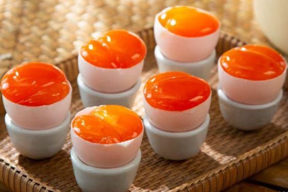 Apa Itu Khai Krop? Telur Asin Thailand yang Lagi Viral