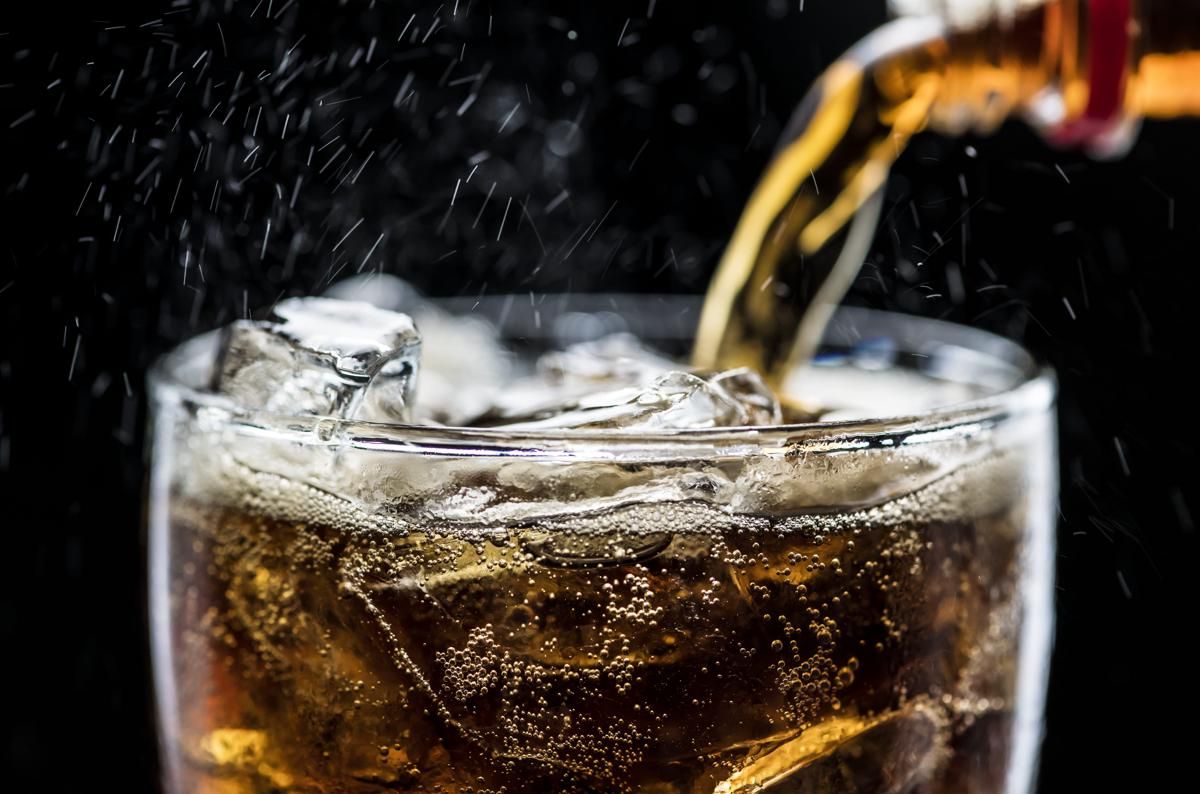 Benarkah Minuman Soda Bisa Merusak Lapisan Gigi? 