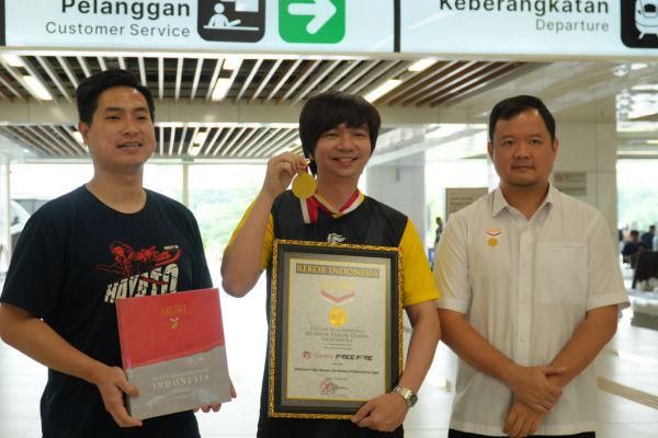 FF Sabet Rekor MURI Pembuatan Video Main Game Pertama di Kereta Cepat