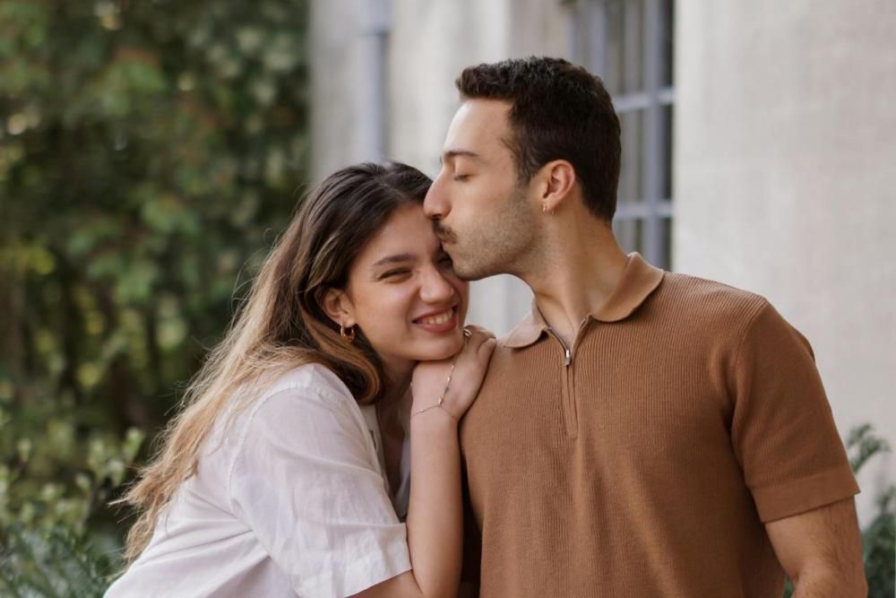 7 Cara Mengatasi Pasangan yang Ambivert, Pahami Karakter Mereka