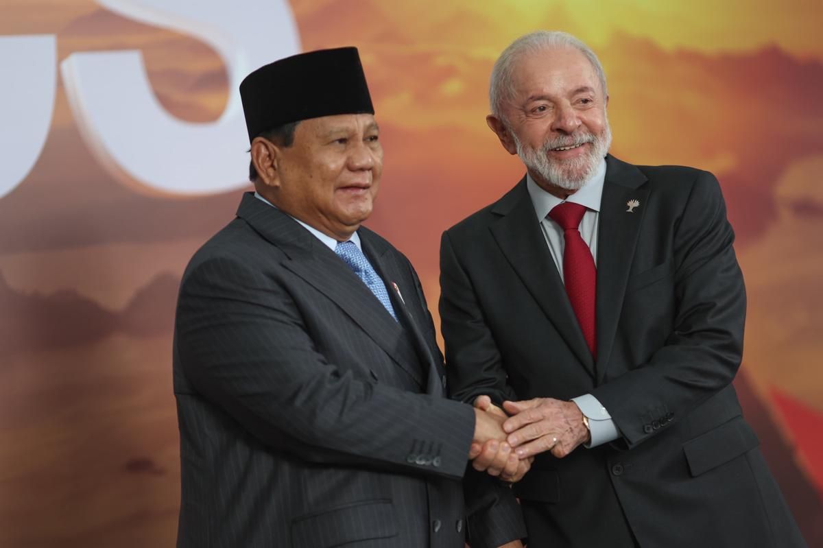 RI Tampil Perdana di BRICS, Prabowo Disambut Langsung Presiden Lula